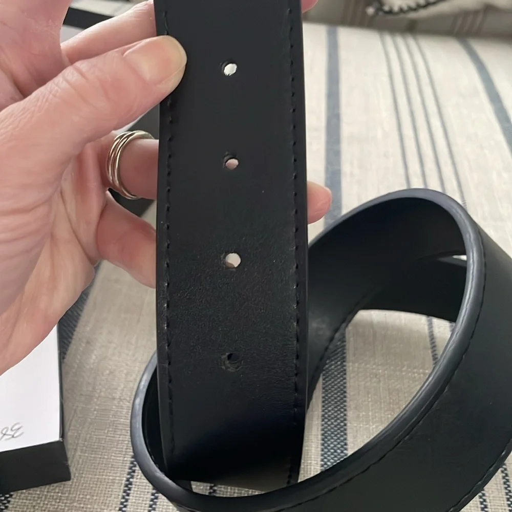 Gucci Black Belt with Gold Buckle - Picture 10 of 12